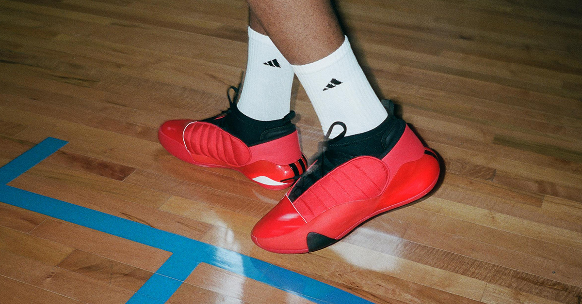 Shoppe jetzt den neuen adidas Harden Vol. 7„Better Scarlet“